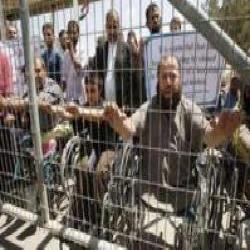 المعاقون الفلسطينيون ..رحلة البحث عن مساعدة دون نقابة تدعمهم