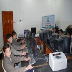 الحياة تنفذ مشروع مختبر الحاسوب
