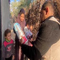 مشروع تقديم حليب وحفاضات للأطفال الخدج وعباءات للنساء والبنات